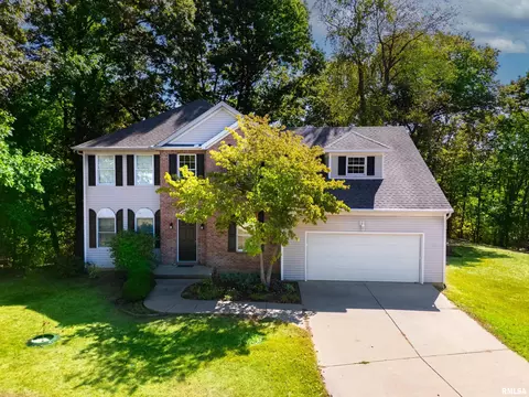 2602 N Woodhaven Dr, Peoria, IL 61604