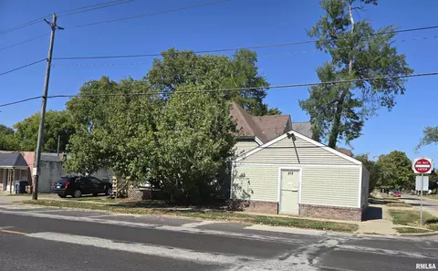 349 Derby St, Pekin, IL 61554
