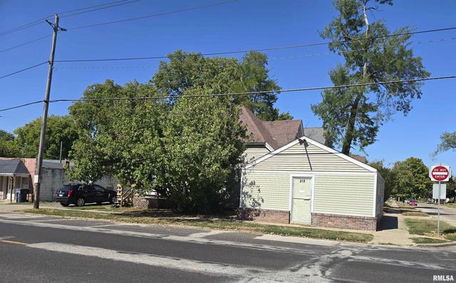 349 Derby St, Pekin, IL 61554