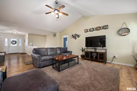 5512 W Barberry Ct, Edwards, IL 61528 photo 3