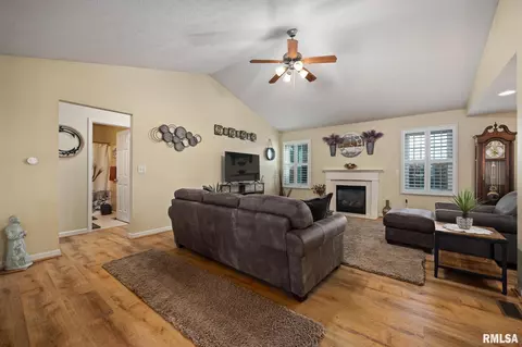 5512 W Barberry Ct, Edwards, IL 61528 photo 2