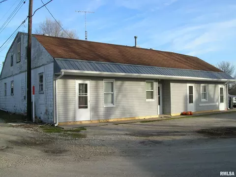 102 N Elizabeth St, Colchester, IL 62326