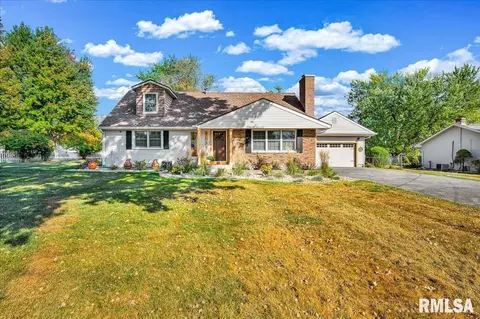1031 Dallas Rd, Washington, IL 61571