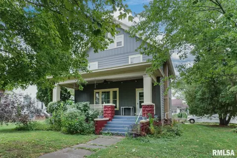 412 Elm St, Delavan, IL 61734
