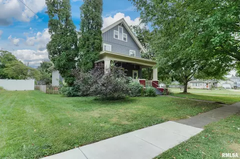 412 Elm St, Delavan, IL 61734 photo 2
