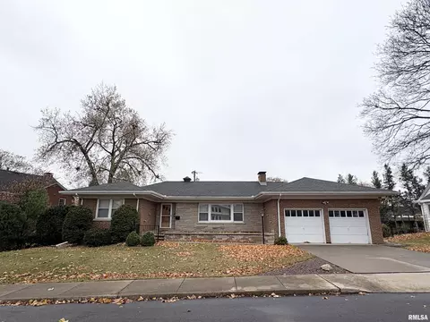 502 W Crestwood Dr, Peoria, IL 61614