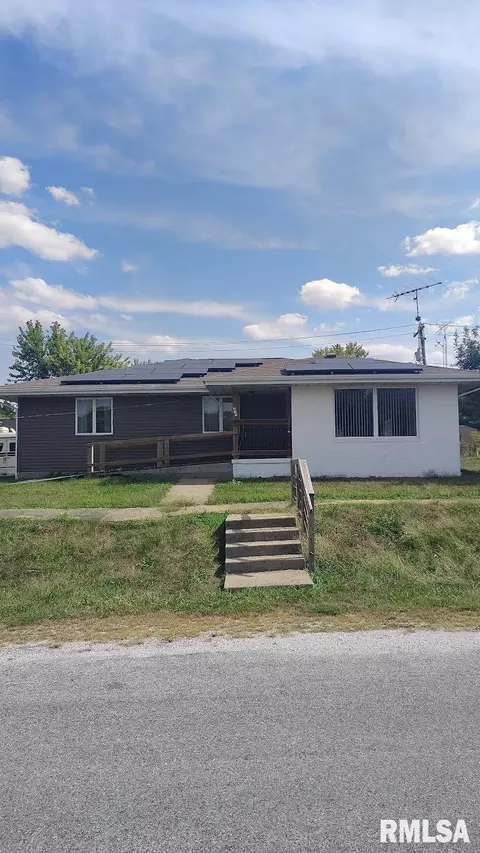 235 N Smith St, Prairie City, IL 61470