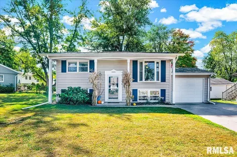 2225 Northridge Ln, Washington, IL 61571