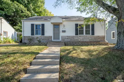 316 Court Dr, Washington, IL 61571