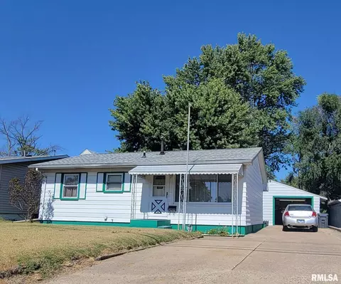 1505 Sheridan Rd, Pekin, IL 61554