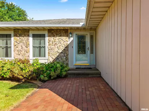 327 Arbor Vitae Dr, Germantown Hills, IL 61548 photo 3