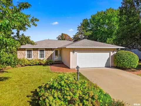 327 Arbor Vitae Dr, Germantown Hills, IL 61548