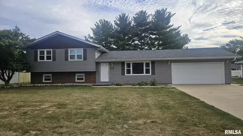 214 Palm St, Canton, IL 61520