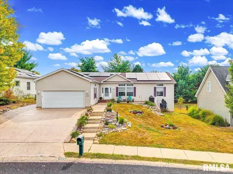124 S Columbus St, North Pekin, IL 61554