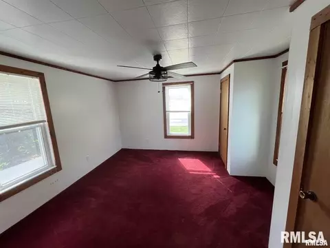 552 E Locust St, Canton, IL 61520 photo 8