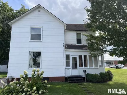 552 E Locust St, Canton, IL 61520
