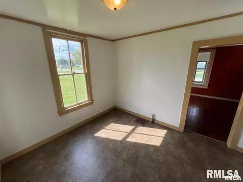 552 E Locust St, Canton, IL 61520 photo 9