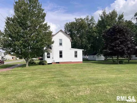 552 E Locust St, Canton, IL 61520 photo 3