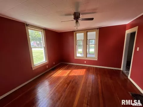 552 E Locust St, Canton, IL 61520 photo 7