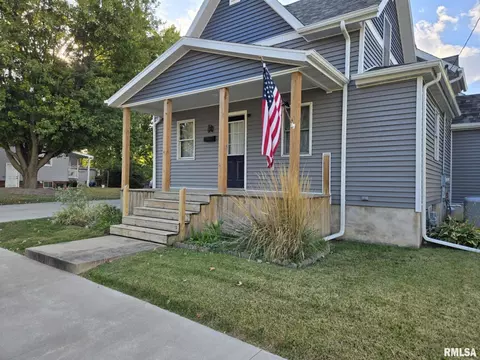 238 W Vine St, Canton, IL 61520