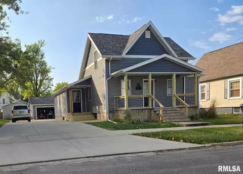 238 W Vine St, Canton, IL 61520