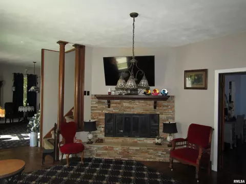 916 E Jackson St, Cuba, IL 61427 photo 5