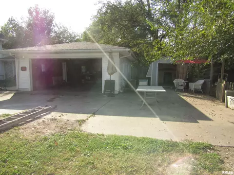 916 E Jackson St, Cuba, IL 61427 photo 4
