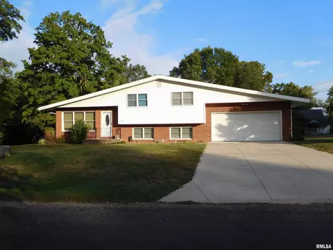204 Seckman Dr, Colchester, IL 62326