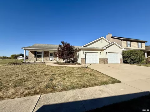 1601 Greenview Dr, Eureka, IL 61530