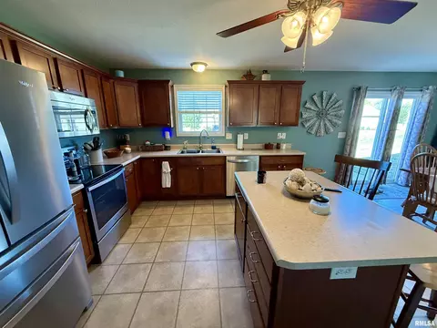 Kitchen - 1601 Greenview Dr, Eureka, IL 61530 photo 2 of 3