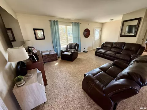 Living - 1601 Greenview Dr, Eureka, IL 61530 photo 1 of 6