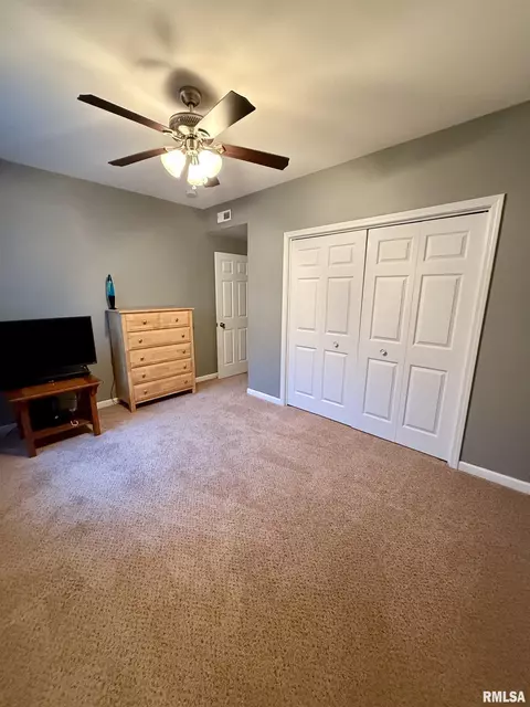 Bedroom - 1601 Greenview Dr, Eureka, IL 61530 photo 8 of 9