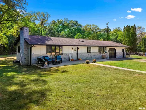1126 E Truitt Rd, Chillicothe, IL 61523
