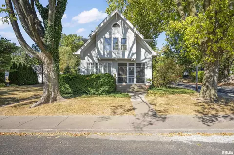 201 W Hanssler Pl, Peoria, IL 61604