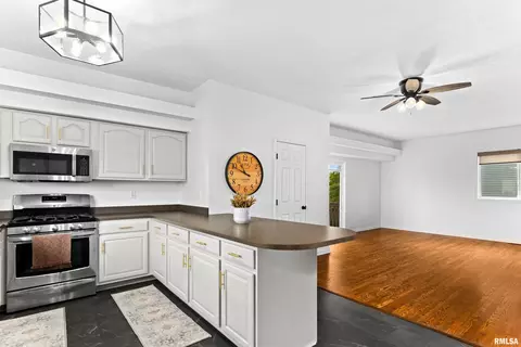 2116 S 2nd Ave, Morton, IL 61550 photo 4