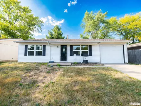 3925 W Creighton Ter, Peoria, IL 61615