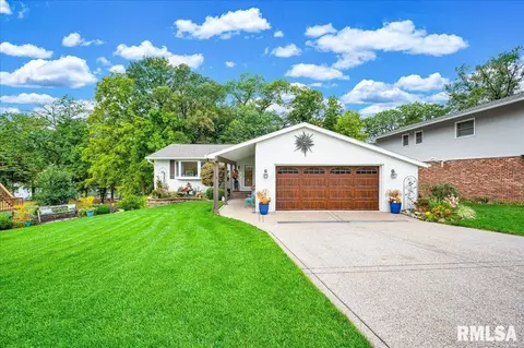 422 Northern Oaks Dr, Groveland, IL 61535