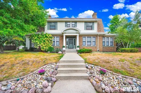 909 Washington St, Pekin, IL 61554