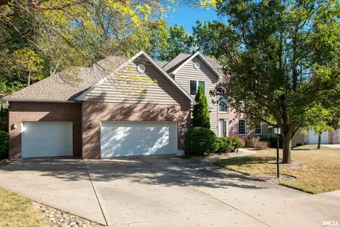 5009 W Newcastle Dr, Peoria, IL 61615