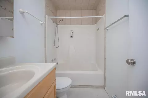 Bath - 216 E Glendale St, Manito, IL 61546 photo 1 of 1