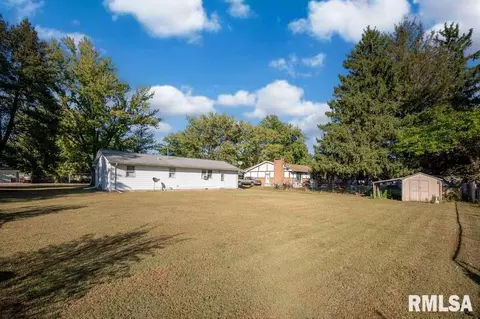 Exterior - 216 E Glendale St, Manito, IL 61546 photo 2 of 5