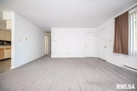 Living - 216 E Glendale St, Manito, IL 61546 photo 3 of 7