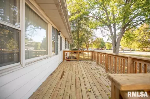 Exterior - 216 E Glendale St, Manito, IL 61546 photo 1 of 5