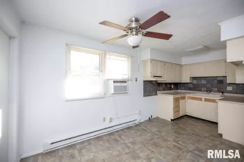 Entry Way - 216 E Glendale St, Manito, IL 61546 photo 1 of 1