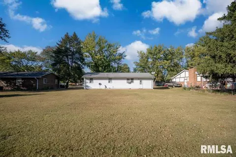 Exterior - 216 E Glendale St, Manito, IL 61546 photo 4 of 5