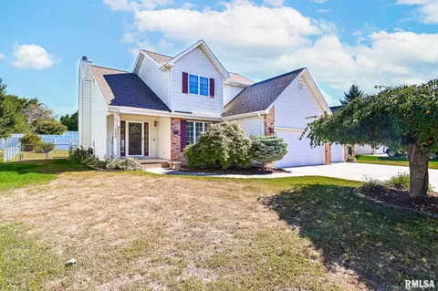 2502 Plymouth Pl, Pekin, IL 61554