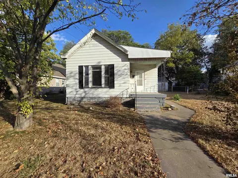 617 W Hanssler Pl, Peoria, IL 61604