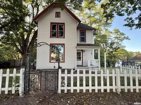 30 S Avenue B, Canton, IL 61520