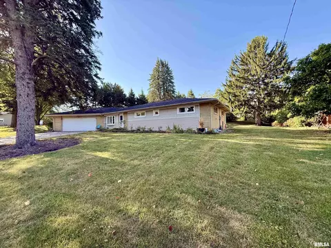 608 W Burton Ave, Eureka, IL 61530 photo 2