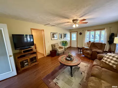 608 W Burton Ave, Eureka, IL 61530 photo 3